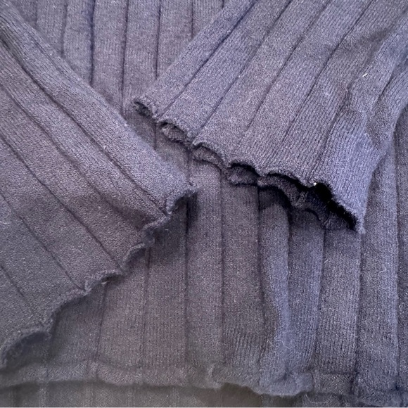 Joie Women's Navy Blue Long Sleeve Ribbed V-Neck Sweater Size Medium - Picture 8 of 9
